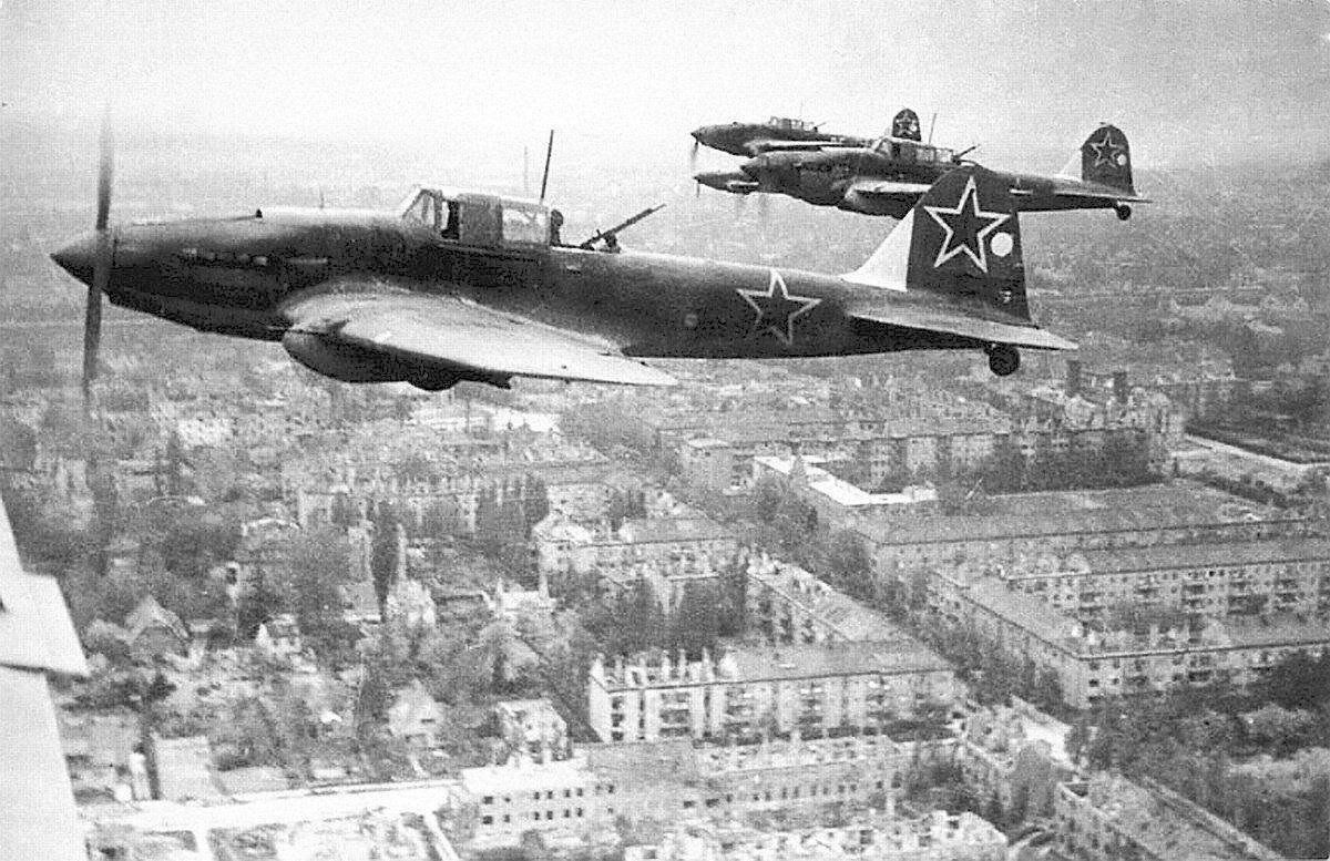 Советская авиация 1941 год. Ил-2 в 1945. Самолеты ВОВ 1941-1945 ил-2. Ил-2 Штурмовик 1941. Самолёт Великой Отечественной войны ил-2.